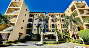 Apartamento de Lujo en Playa Jacó, Frente al Mar, Wifi, AC, Parqueo Privado y Piscinas - Image 2