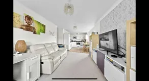 Hampton court, Heathrow, bushy park - Image 2