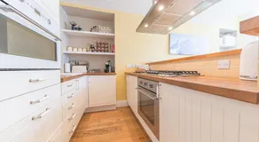 Enjoy relaxing family breaks in this central Ambleside apartment with parking - Image 4