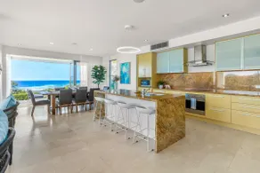 Indulgent beachside luxury, Sunrise Beach - Image 4