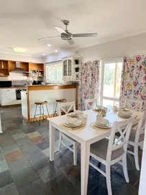 Spacious Country Retreat with Views - Image 3