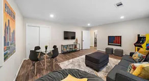Pool 5 Star Large Deer Park home Super Host - Image 2