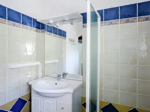Maison à Bormes-les-Mimosas avec Piscine - Image 2