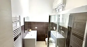 Camera Matrimoniale con bagno privato esterno in Casa Malpensa 89 - Image 2