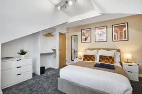 Estcourt Avenue Apartments - Image 2