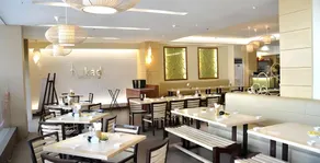 Royal Garden Hotel - Image 4