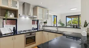 Sunlit Minimal Aircon Room Bayswater Central City & Airport 10min SHARED HOUSE - Image 3