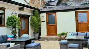 Historic Property with Stunning Views (Walk to the pub) - Image 3