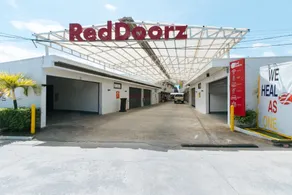 RedDoorz @ EL Runway Hotel Bulacan - Image 2