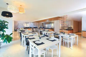 MiniMax Hotel Shishi - Image 2