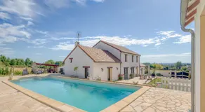 maison blanche piscine et petit déjeuner - Image 3