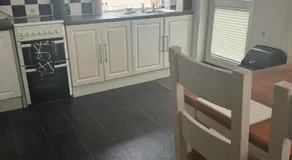 Large 4 bedroom house - Image 5
