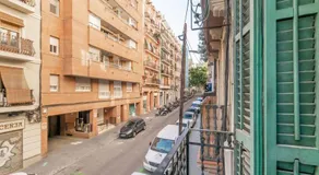 Charming central gem in Poble Sec - Image 4