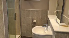 High Standard Single Room near Gatwick Airport - Image 2