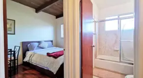 Bright and Modern 2BR with Parking - Image 4