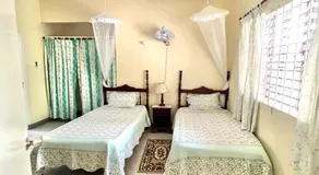 Crescent Lodge - Image 2