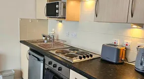 Modern studio apartment in Gunwharf - Image 3