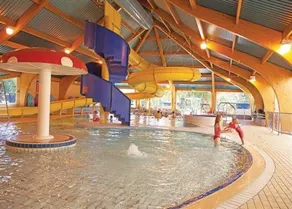 Auroras Dream Lodge - Hoburne Cotswolds Holiday Park - Image 3