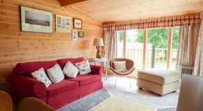 Spacious Garden Lodge at The Chestnuts, Norfolk - Image 2