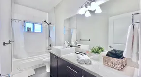 Si & Daniel Home Near YVR Airport & Skytrain Separate Entry Free Parking - Image 2