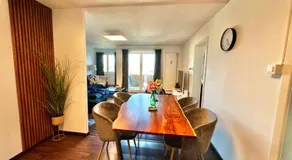 Modern Lakeview Apartment - Image 2