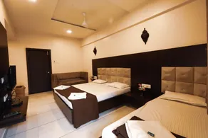 Hotel Kiran Miraj - Image 1
