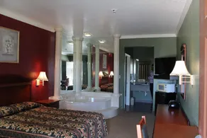 Budget Inn - Image 2