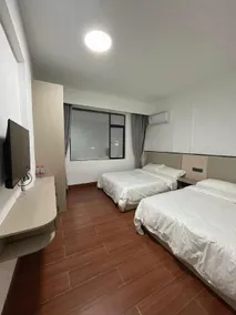 Rich Retreat Apartments - Image 2