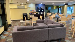 Holiday Inn Express and Suites Detroit North-Troy by IHG - Image 4