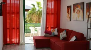 Merveilleux appartement adapté aux familles avec terrasse et piscine - Image 2