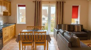 Quiet 2-Bed Suburb Stay, Free Parking & Near City - Image 4