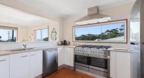 Bodhi's Reef - Coastal Retreat - Image 4