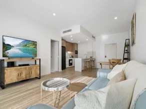 Stylish 1-Bed Apartment with Rooftop Access - Image 2