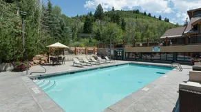 Hotel Room - Silver Baron Lodge - Image 4