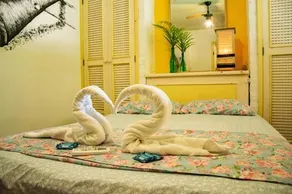 Yolo Hostel - Image 2
