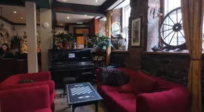 High Street Hostel - Over 18s Only, Backpackers Atmosphere - Image 3
