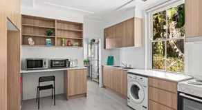 Rustic Grand Double Room - Centrally Located - Image 5