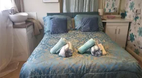 Self Contained Rooms in Central Torquay - Image 5
