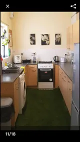 Cosy home. private entry, backyard & free parking - Image 4