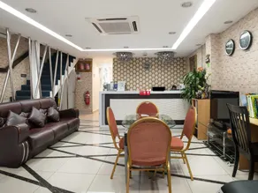 Lacomme Inn - Image 2