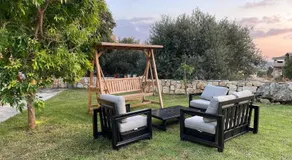 Bella Guesthouse with Garden, Pool & Jacuzzi - Image 4