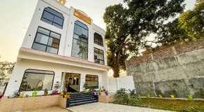 Raghuveer Sadan, Near Ram Mandir -10 Min Walk - Image 5