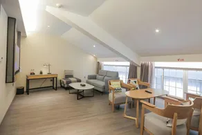 Home Inn Selected Hotel (Yangzhou Slender West Lake Lotus Pond Park Branch) - Image 3