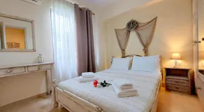 Lourantos Studios & Apartments - Image 2