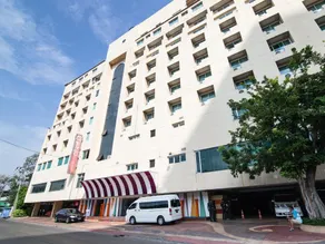 Hip Hotel Bangkok - Image 2