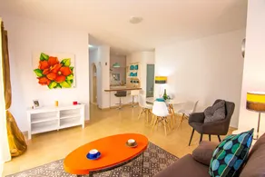 Los Angeles 3 Bed Apartment with Pool - Image 3