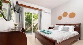 Small Patak House - Image 2