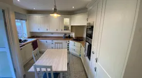 Bittern Lodge Homestay with Free Parking & Parking for cruise available, Full access to kitchen in Southampton - Image 2
