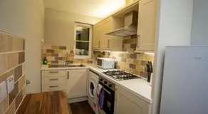 Modern Spacious 2 Bed Apartment Wolverhampton with Free Secure Parking - Image 2