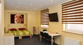 Riga City Center Quiet Apartment with Free Private Parking - Image 2